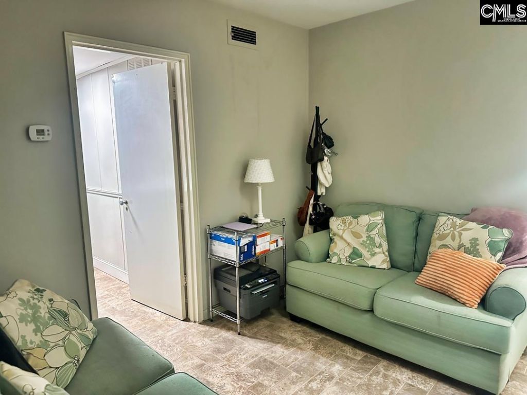 1000 Evergreen Avenue Photo 11