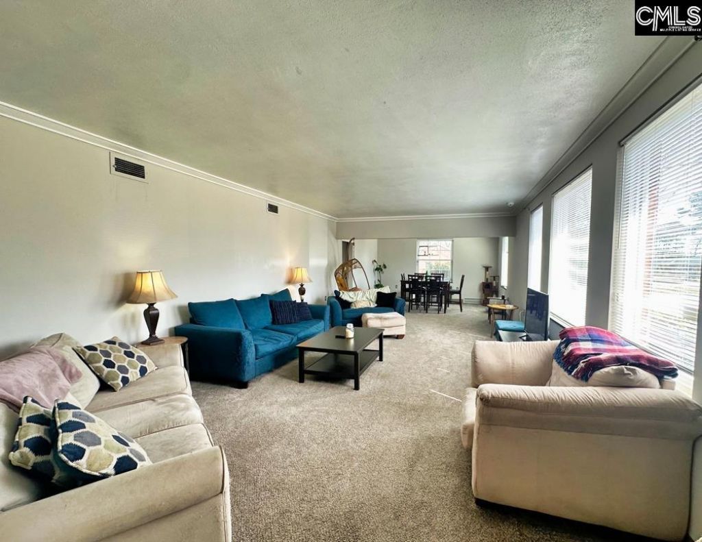 1000 Evergreen Avenue  Photo 4