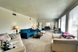 1000 Evergreen Avenue  photo 4