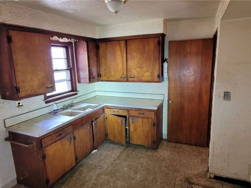 21250 Wilmore Avenue, Euclid, OH 44123 Photo 10