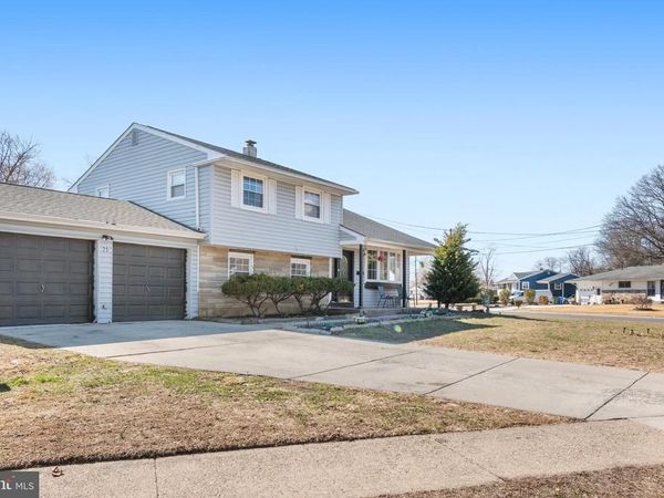 25 LATIMER WAY, BURLINGTON, NJ 08016