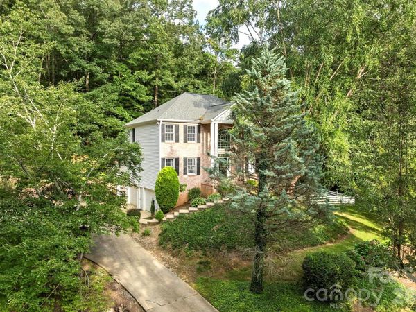 314 Sweetwater Hills Drive, Hendersonville, NC 28791