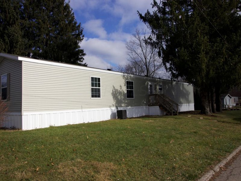 248 Thorn Locust Lane , London, OH 43140 Photo 2