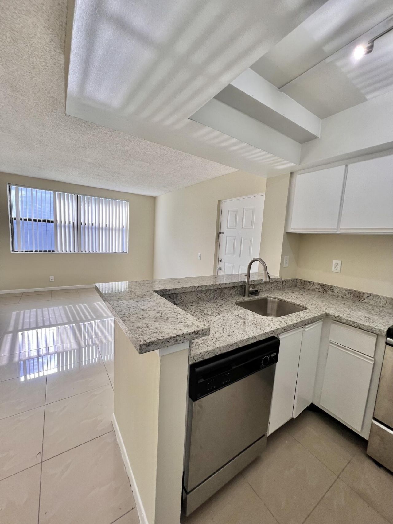 752 Executive Center Drive, Unit 33, West Palm Beach, FL 33401 Photo
