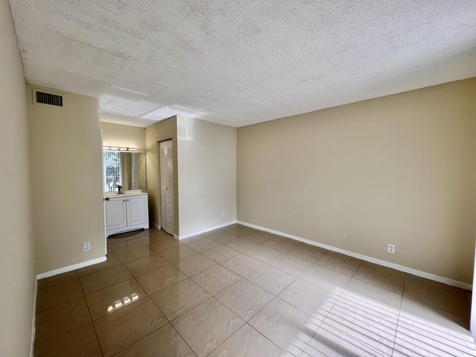 752 Executive Center Drive, Unit 33, West Palm Beach, FL 33401 Photo