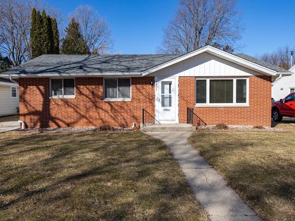 1631 S WALDEN AVENUE, Appleton, WI 54915