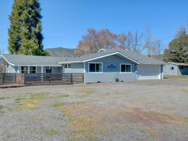 7441 Maple Lane, Central Point, OR 97502