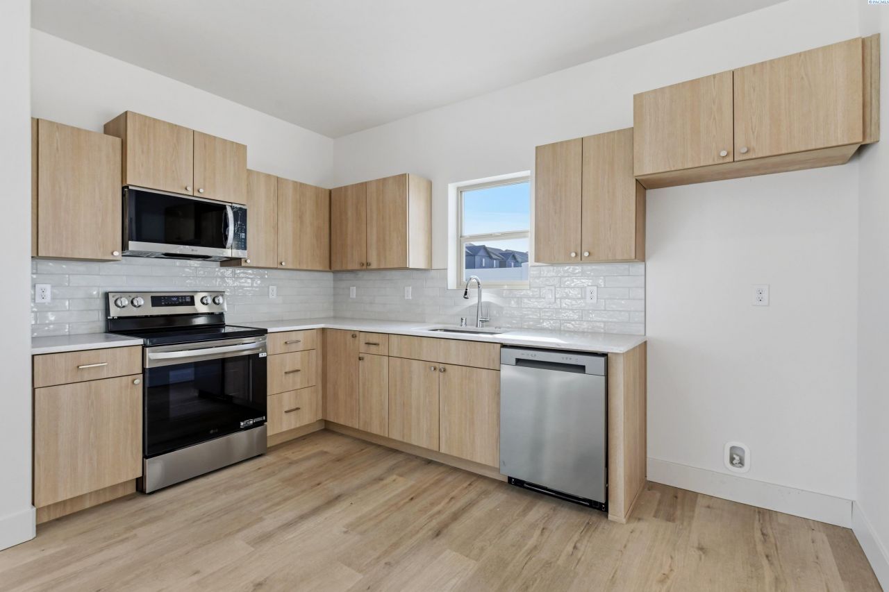 302 Kraus Ct, West Richland, WA 99353 Main Photo