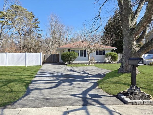 325 Dunton Avenue , East Patchogue, NY 11772