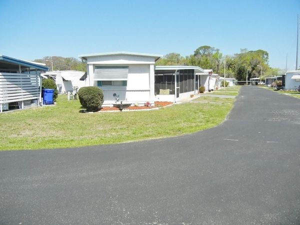 212 RUE DE PONT, TAVARES, FL 32778