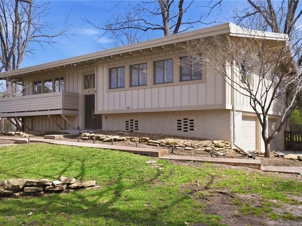 8329 Reinhardt Street, Prairie Village, KS 66206