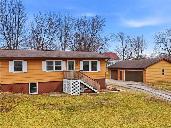 303 S Highland Street, North English, IA 52361