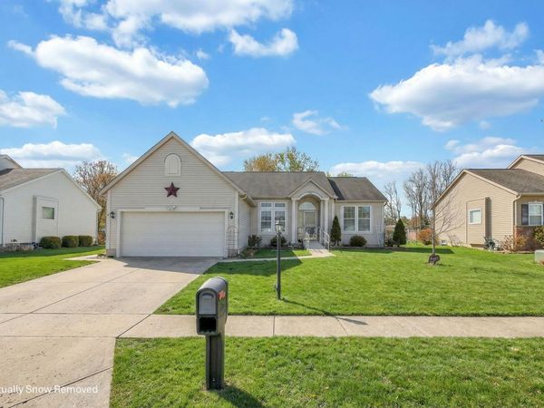 402 Shawnee Loop S, Pataskala, OH 43062