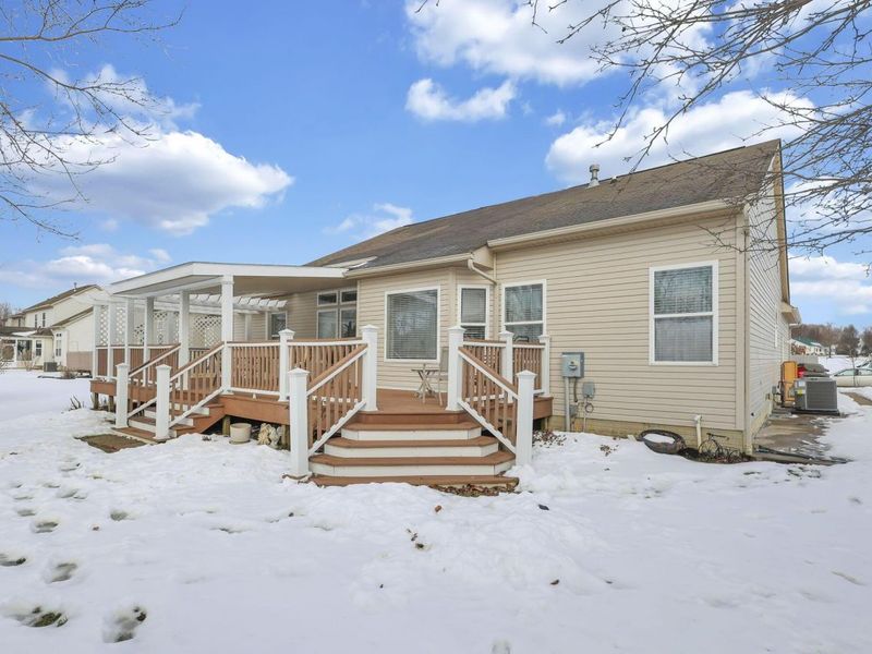 402 Shawnee Loop S, Pataskala, OH 43062 Photo 2