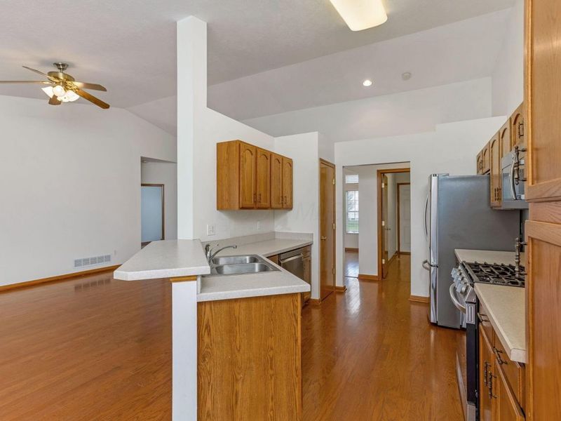 402 Shawnee Loop S, Pataskala, OH 43062 Photo 26