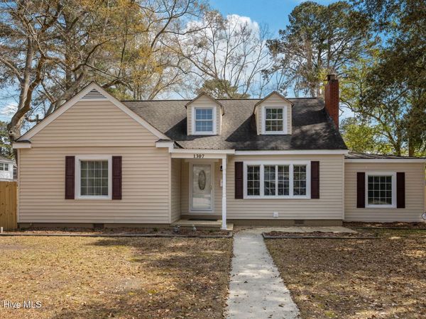 1307 N Respess Street , Washington, NC 27889