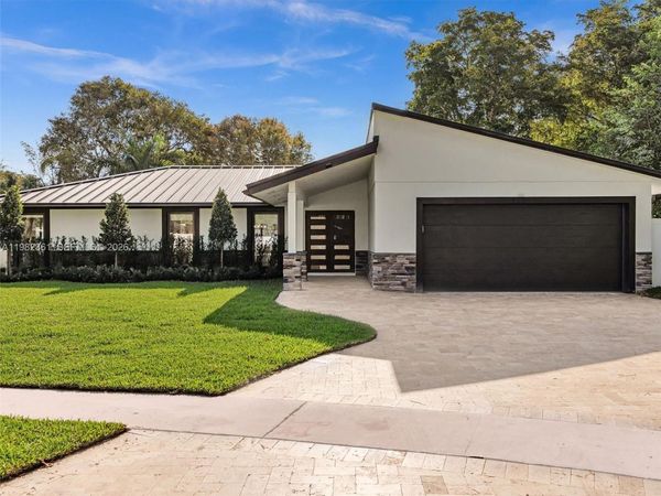 1501 NW 109th Ter , Pembroke Pines, FL 33026