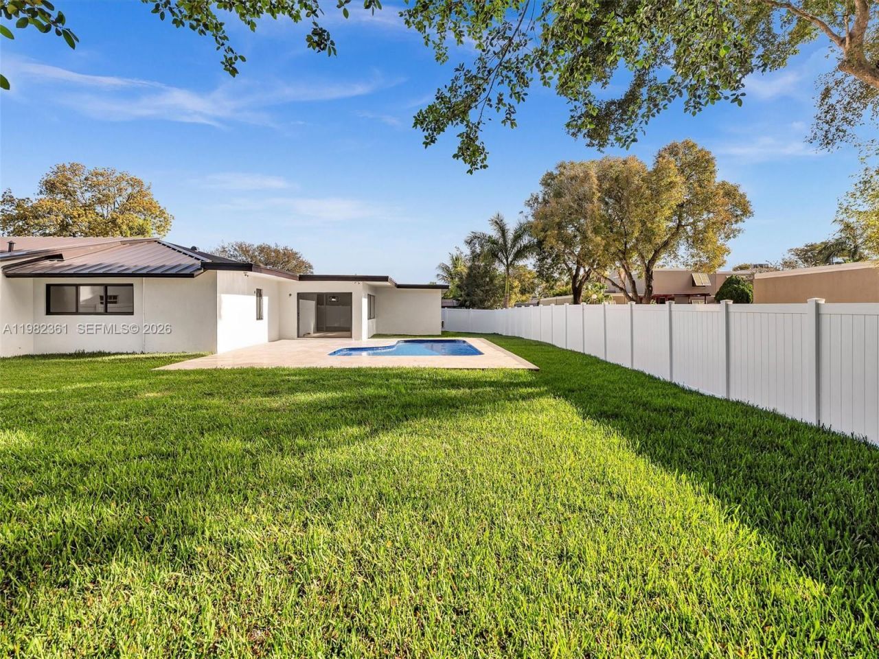 1501 NW 109th Ter , Pembroke Pines, FL 33026 Photo