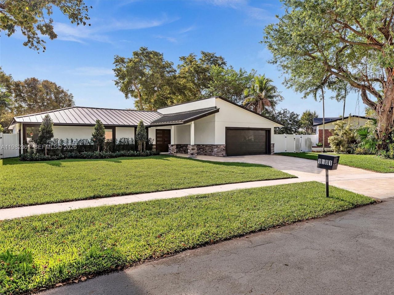 1501 NW 109th Ter , Pembroke Pines, FL 33026 Photo