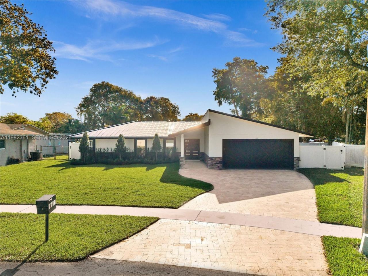 1501 NW 109th Ter , Pembroke Pines, FL 33026 Photo