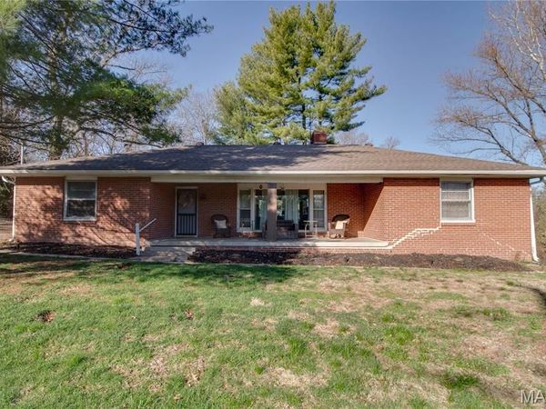 8010 Davis Lane, Godfrey, IL 62035