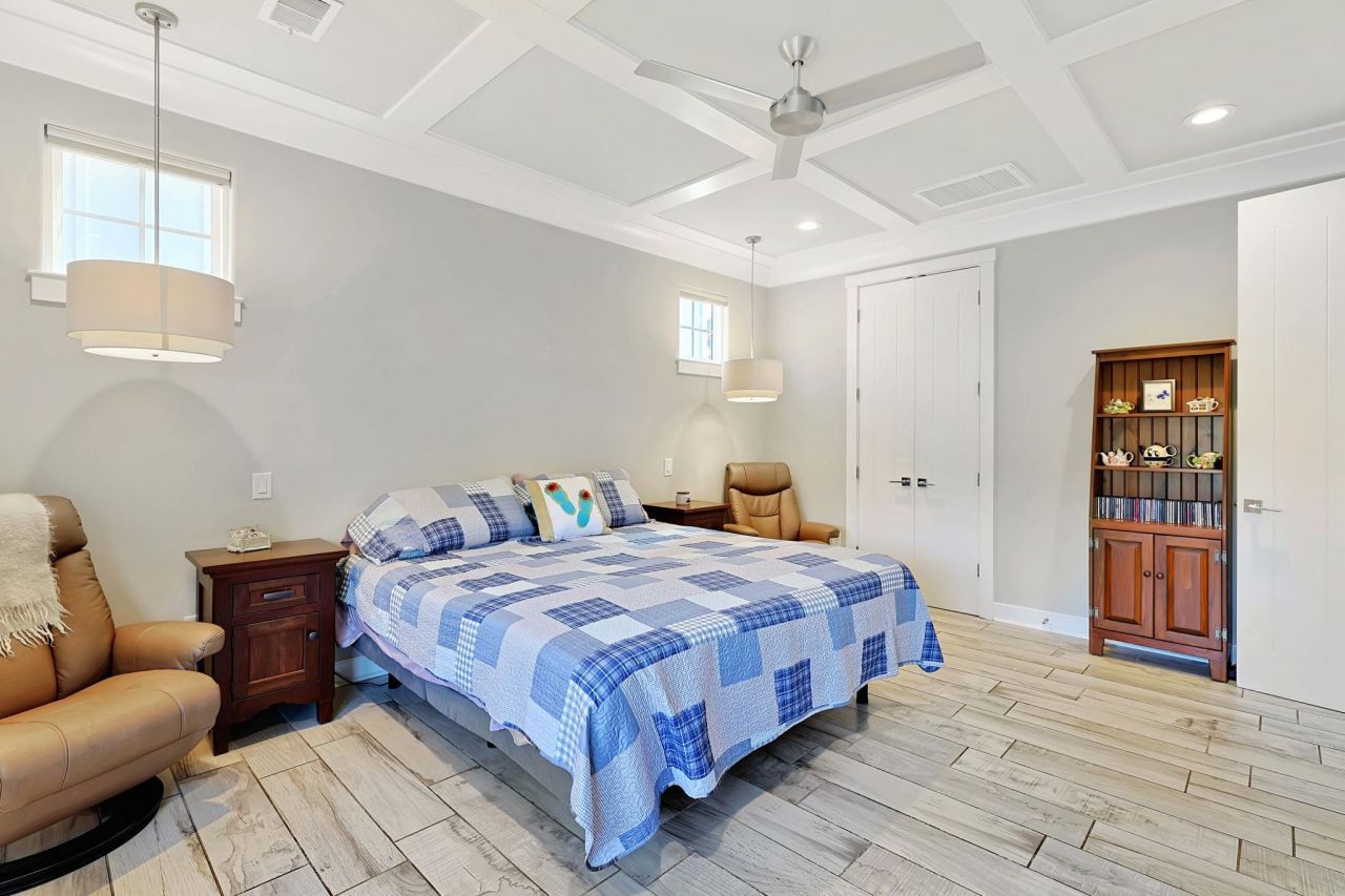 5375 Ocean Village Dr. Photo 13