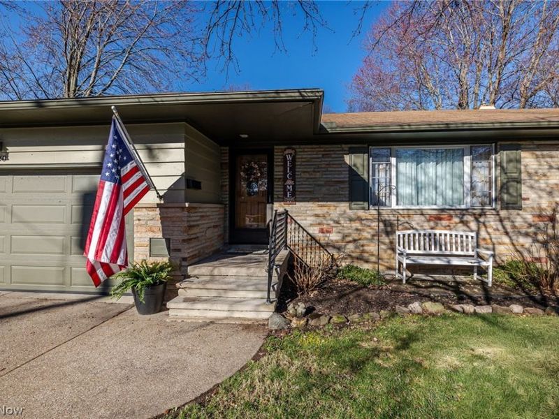 180 S Leavitt Road, Amherst, OH 44001 Photo 3