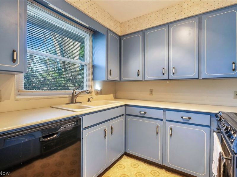 1381 Circle Hill Road SE, North Canton, OH 44720 Photo 12