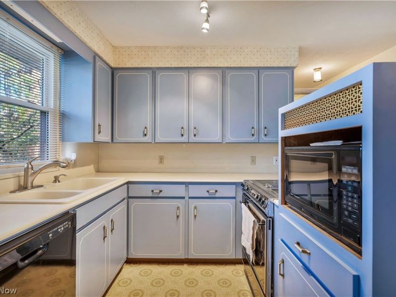 1381 Circle Hill Road SE, North Canton, OH 44720 Photo 13