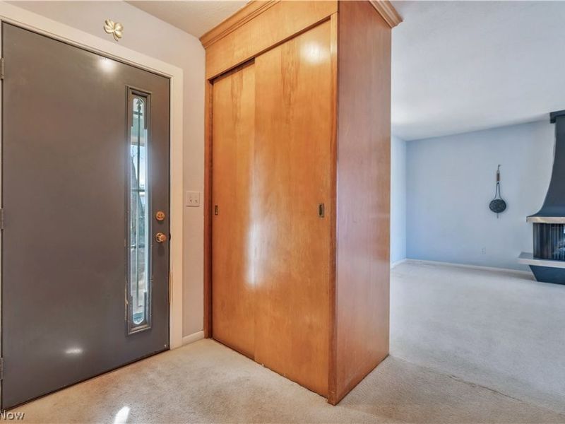 1381 Circle Hill Road SE, North Canton, OH 44720 Photo 3