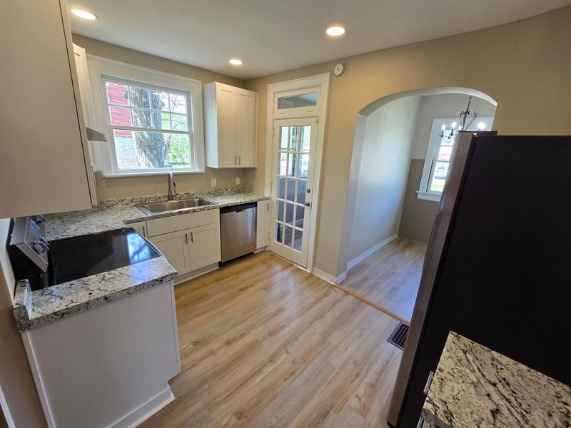 2570 E 5th Avenue, Columbus, OH 43219 Photo 11
