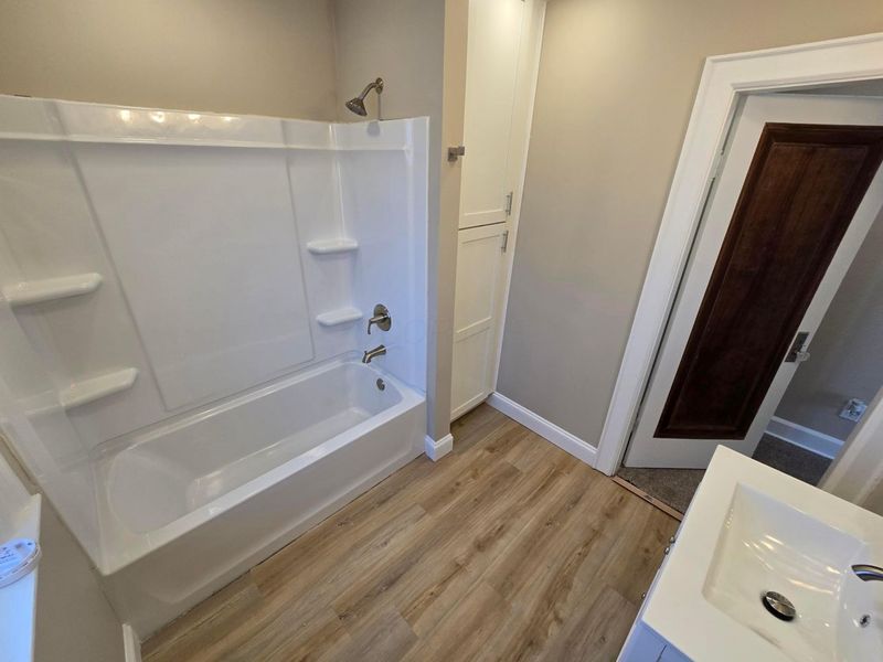 2570 E 5th Avenue, Columbus, OH 43219 Photo 16