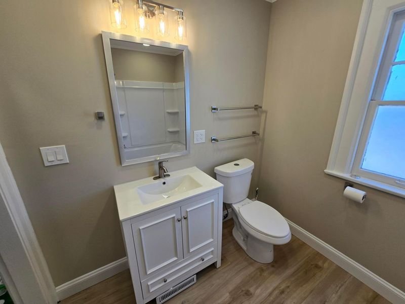 2570 E 5th Avenue, Columbus, OH 43219 Photo 17