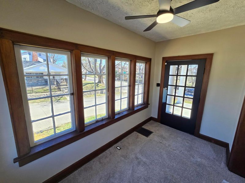 2570 E 5th Avenue, Columbus, OH 43219 Photo 19