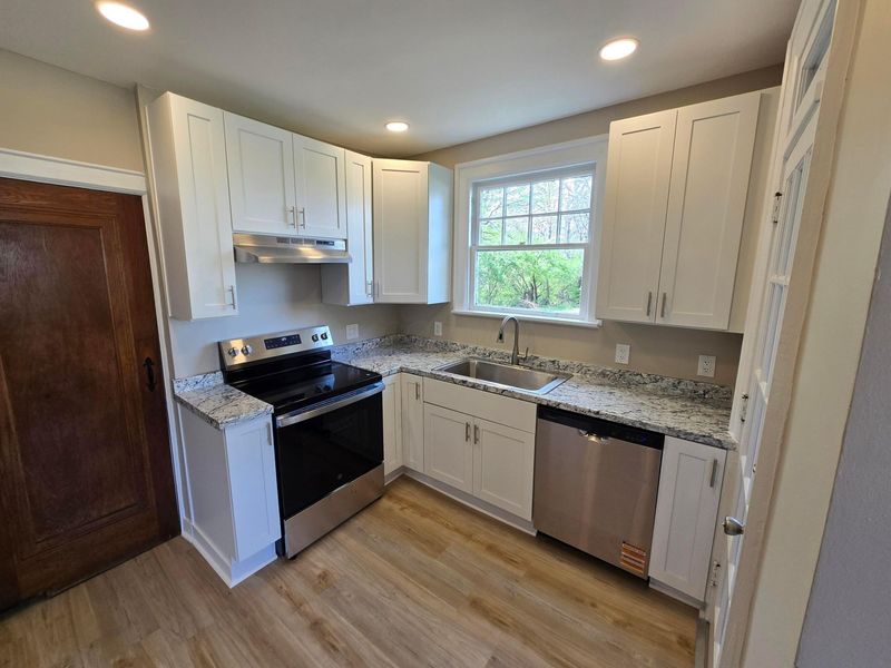 2570 E 5th Avenue, Columbus, OH 43219 Photo 2