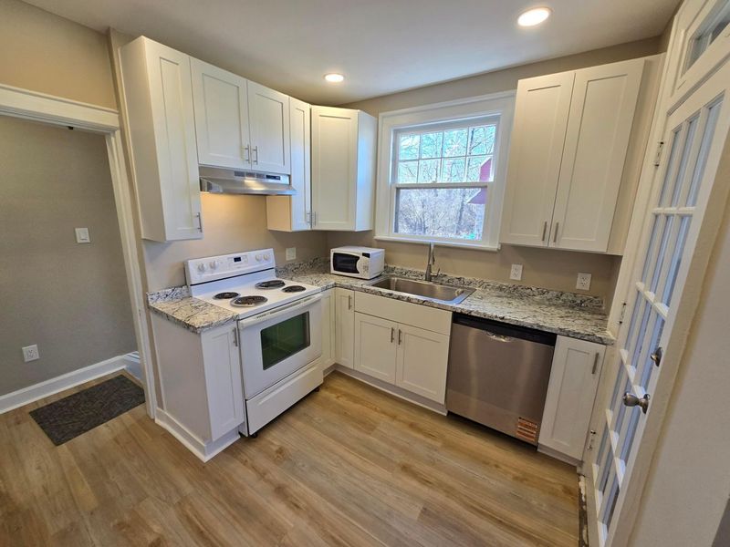 2570 E 5th Avenue, Columbus, OH 43219 Photo 2