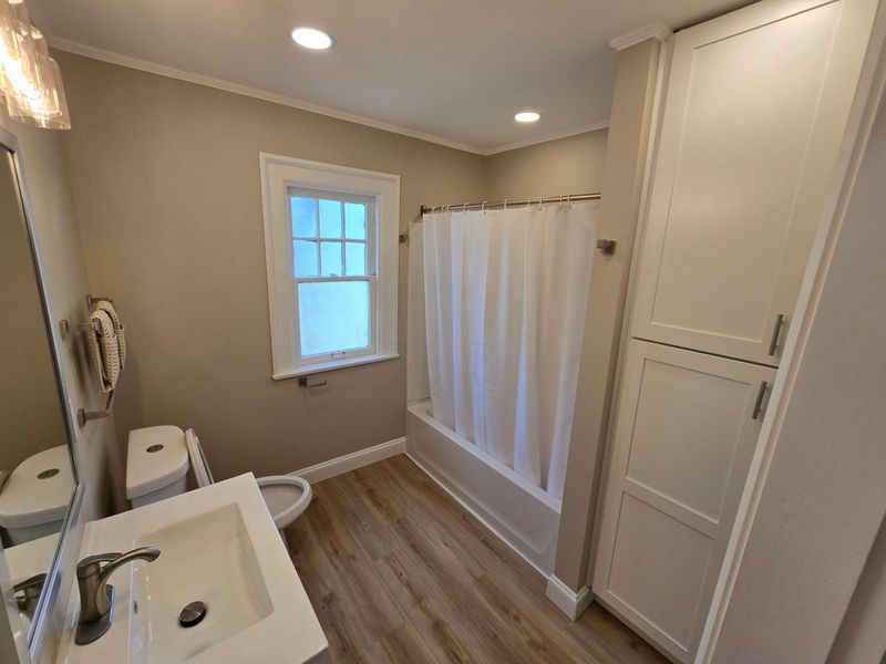 2570 E 5th Avenue, Columbus, OH 43219 Photo 22
