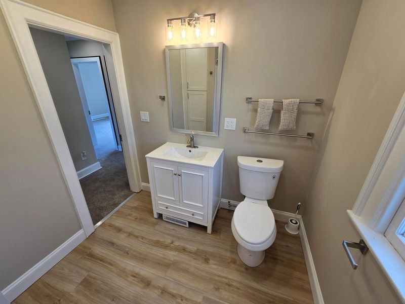 2570 E 5th Avenue, Columbus, OH 43219 Photo 23