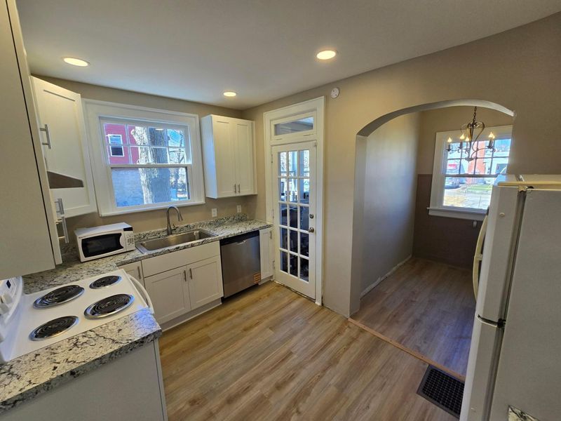 2570 E 5th Avenue, Columbus, OH 43219 Photo 3