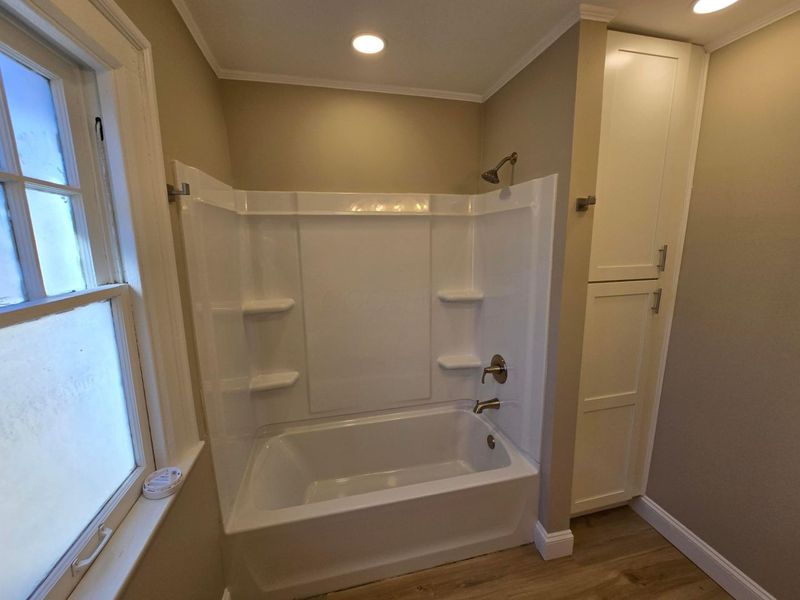 2570 E 5th Avenue, Columbus, OH 43219 Photo 8