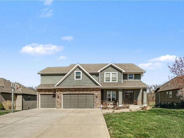 600 Rock Bridge Court, Smithville, MO 64089