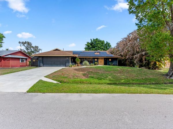 1119 SE Cambridge Drive, Port St. Lucie, FL 34952