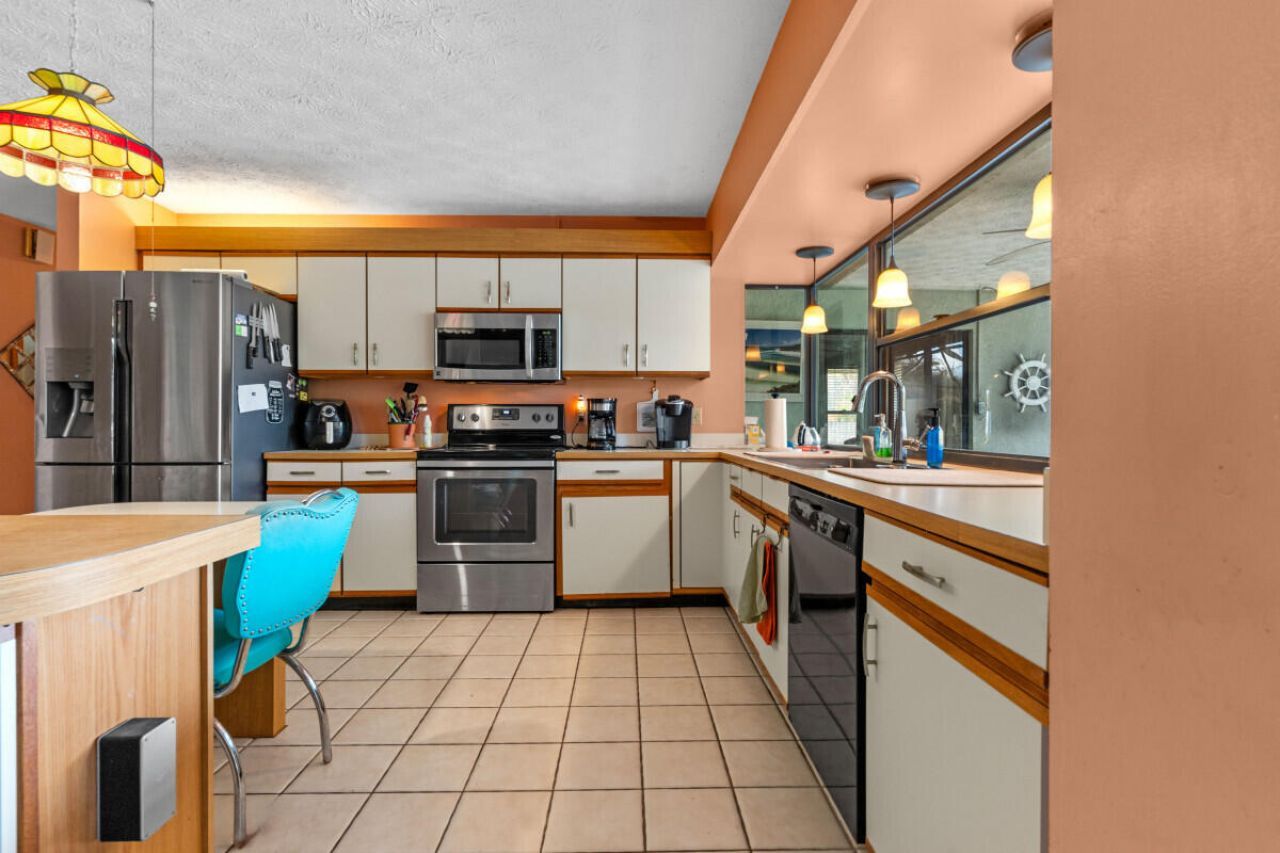 1119 SE Cambridge Drive, Port Saint Lucie, FL 34952 Photo