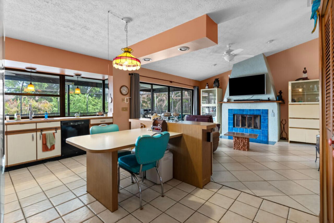 1119 SE Cambridge Drive, Port Saint Lucie, FL 34952 Photo