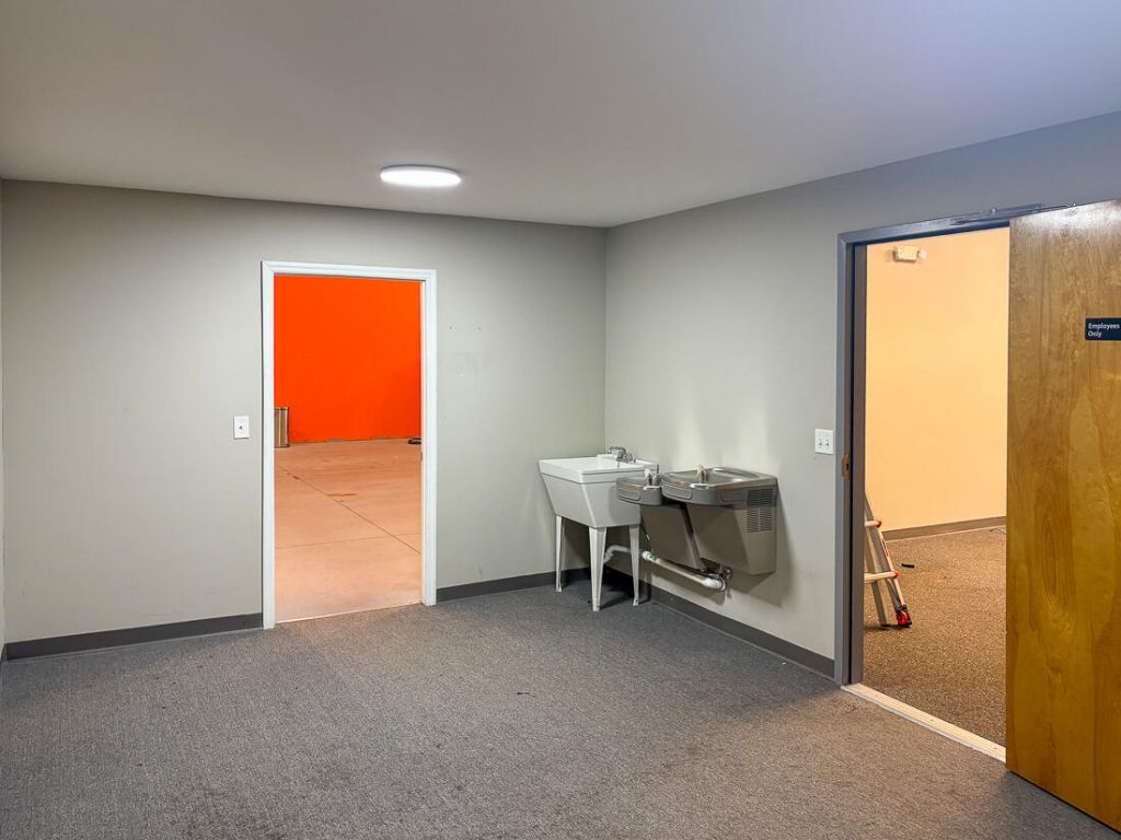 9481 Industrial Center Drive Photo 4