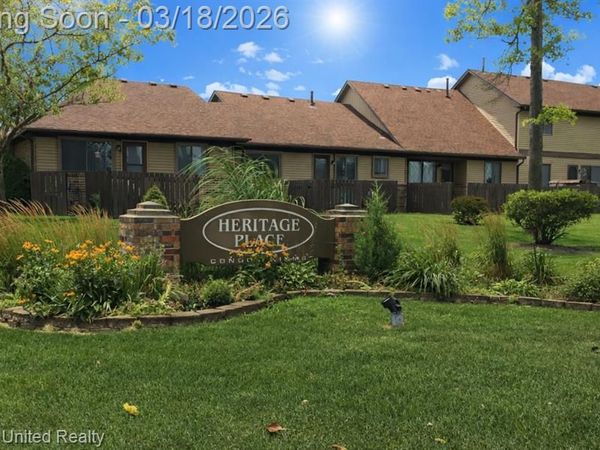 3772 Heritage Parkway , Dearborn, MI 48124