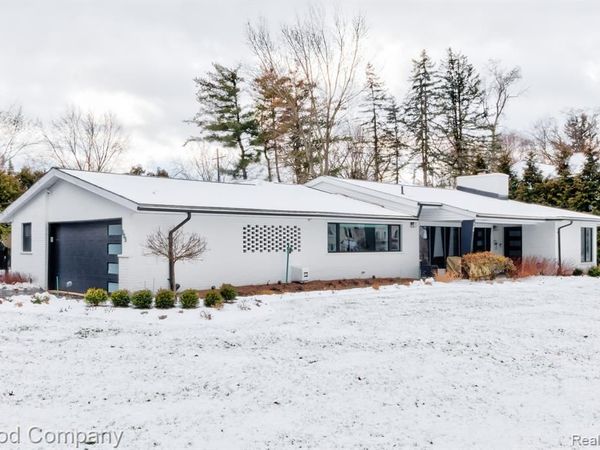 805 N Pemberton Road, Bloomfield Hills, MI 48302