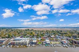 310 King St. photo 4