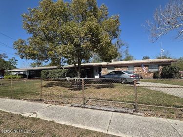 295 BONNLYN Drive, Orange Park, FL 32073