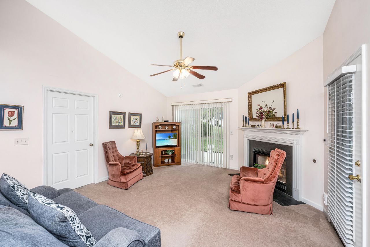 218 Dupont Way Photo 14